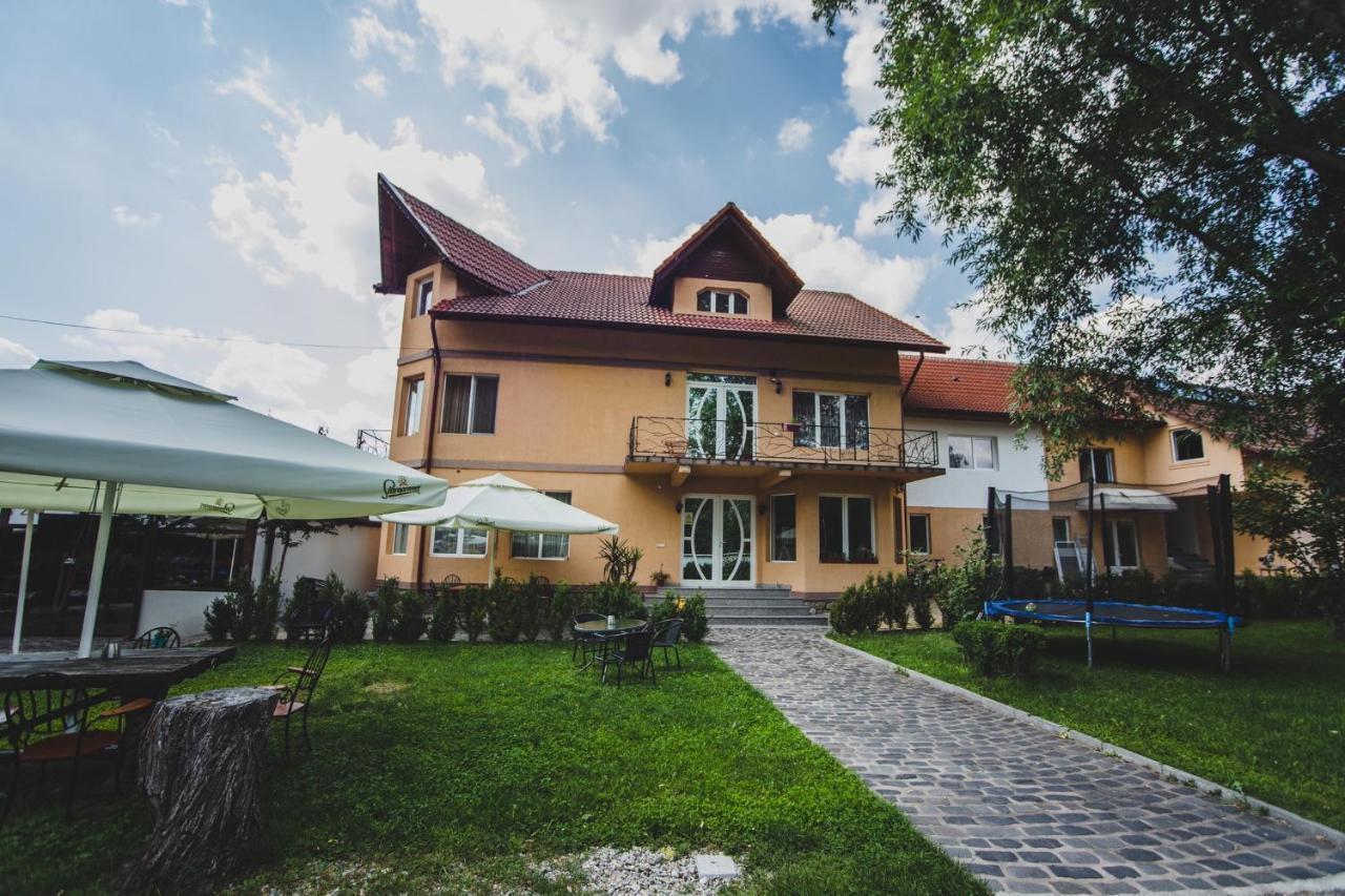 La Padure Pensiune-Restaurant Novaci-Straini Bagian luar foto